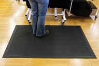 Fotogalerie: Multimat Black průmyslová protiúnavová rohož